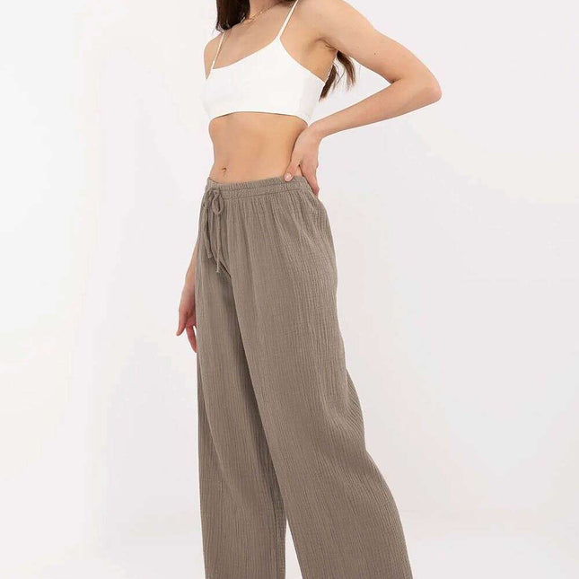 Women trousers model 212652
