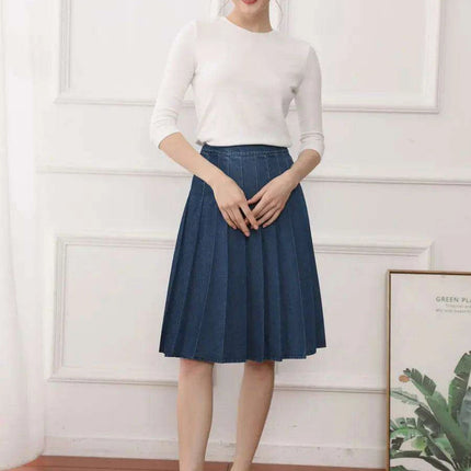 Women's Knee-Length Pleated Skirt in Classic Solid Colors - Très Elite