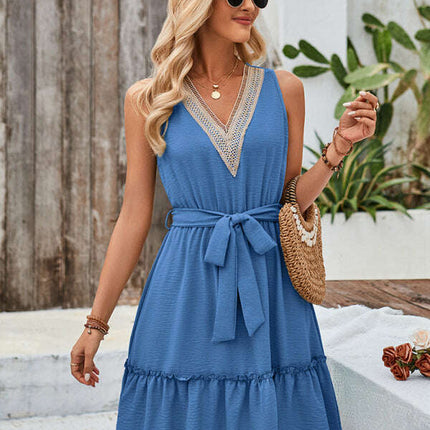 Women's solid color V-neck sleeveless lace waist dress - Très Elite