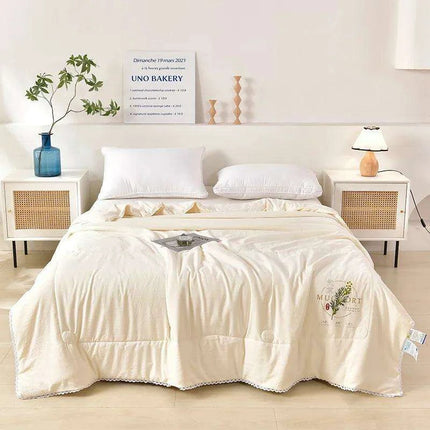Wormwood Infused Lightweight Cotton Summer Quilt with Mosquito Protection - Très Elite