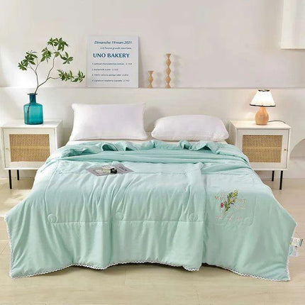 Wormwood Infused Lightweight Cotton Summer Quilt with Mosquito Protection - Très Elite