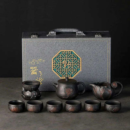 Yunnan Handcrafted Purple Pottery Tea Ceremony Set: Gaiwan Teapot and Cups for Elegant Brewing - Très Elite
