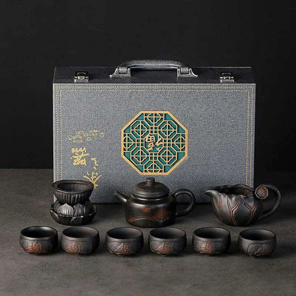 Yunnan Handcrafted Purple Pottery Tea Ceremony Set: Gaiwan Teapot and Cups for Elegant Brewing - Très Elite