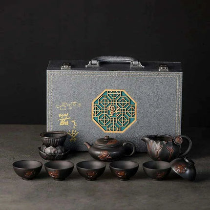 Yunnan Handcrafted Purple Pottery Tea Ceremony Set: Gaiwan Teapot and Cups for Elegant Brewing - Très Elite