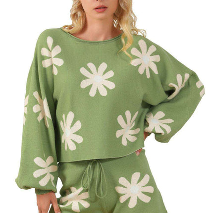 Elegant Floral Two-Piece Set with Stylish Bubble Sleeve Sweater and Comfortable Shorts