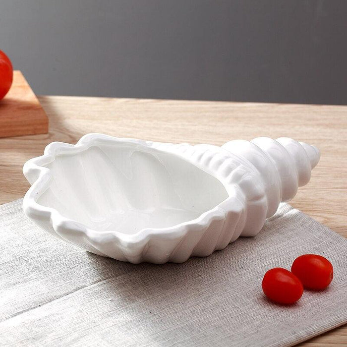 Artistic Conch-Inspired Ceramic Plate for Creative Dining