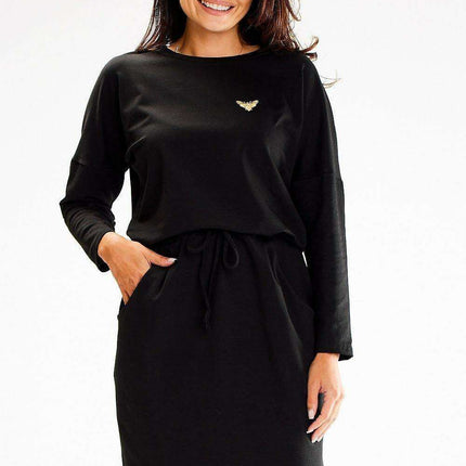 Stylish Cotton Daydress with Adjustable Tie, Convenient Pockets, and Distinct Applique Accents