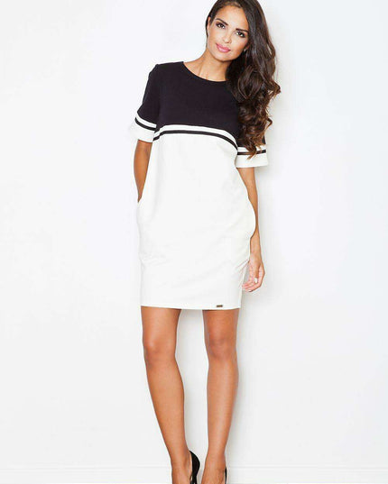 Effortlessly Stylish: Everyday Dress with Trendy Sleeves and Functional Pockets