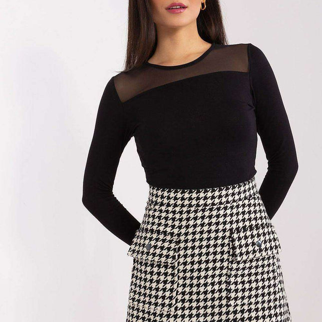 Chic Checkered Mini Skirt with Practical Patch Pockets - Stylish Comfort Redefined