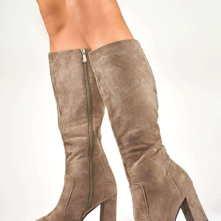 Elegant Winter Heeled Boots for Trendy Comfort