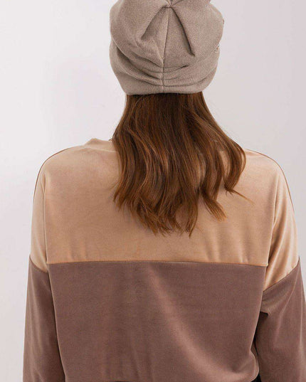 Stylish Winter Knit Beanie with Elegant Applique Detail