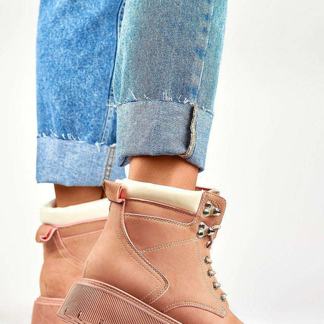 Sustainable Chic Leather Trapper Boots - Fashion-Forward Warmth for Winter Excursions