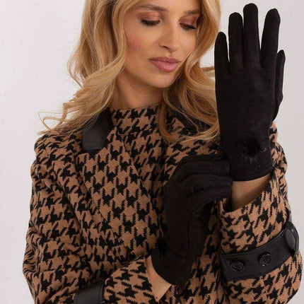 Stylish Touchscreen Gloves with Decorative Pompoms for Trendsetting Women