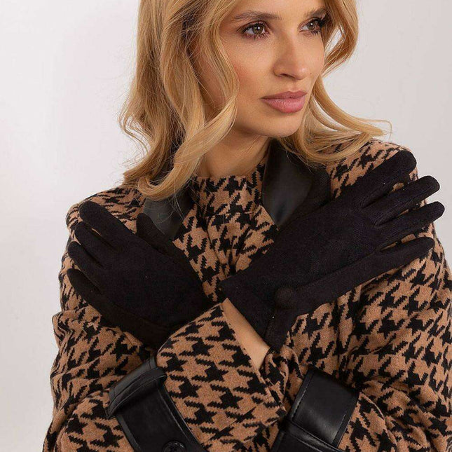 Chic Geometric Touchscreen Gloves for Stylish Connectivity
