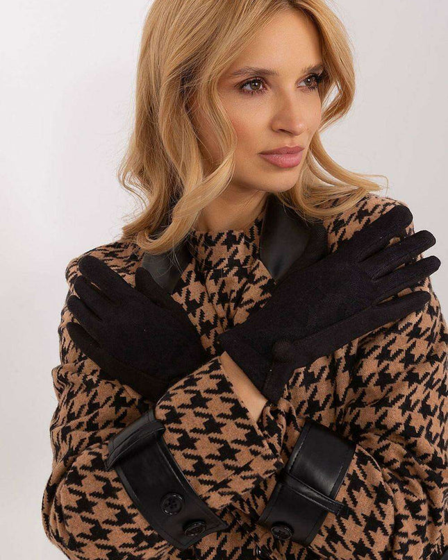 Chic Geometric Touchscreen Gloves for Stylish Connectivity