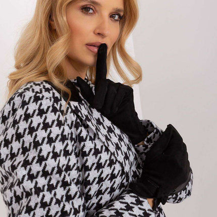 Chic Bow-Embellished Touchscreen Gloves for Modern Elegance