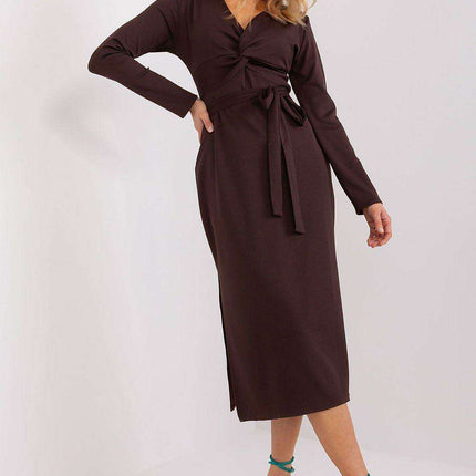 Chic Ribbed Daydress with Alluring Heart Neckline and Stylish Accents