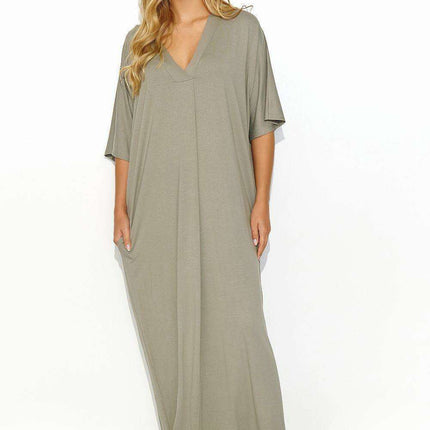 Effortlessly Chic V-Neck Knit Maxi Dress for Summer Elegance
