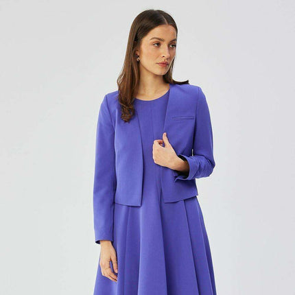 Effortlessly Stylish Short Jacket with Modern Touch