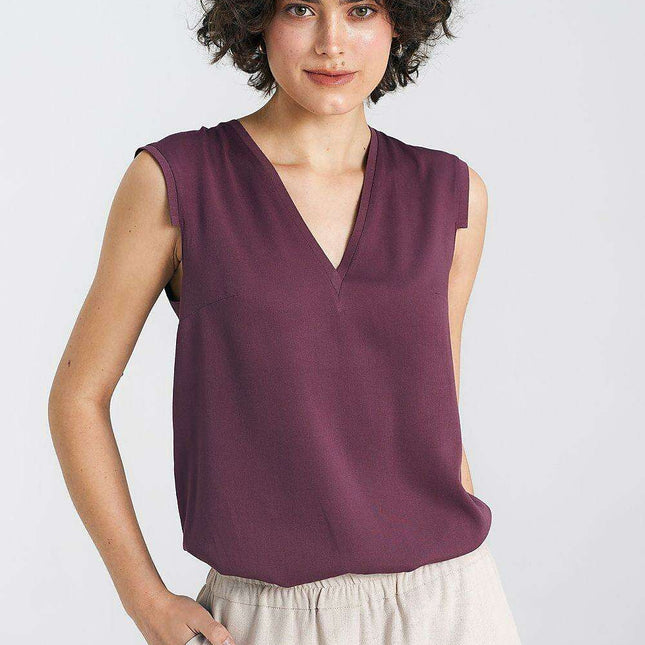 Chic Sleeveless Viscose Blouse With Pleated Details