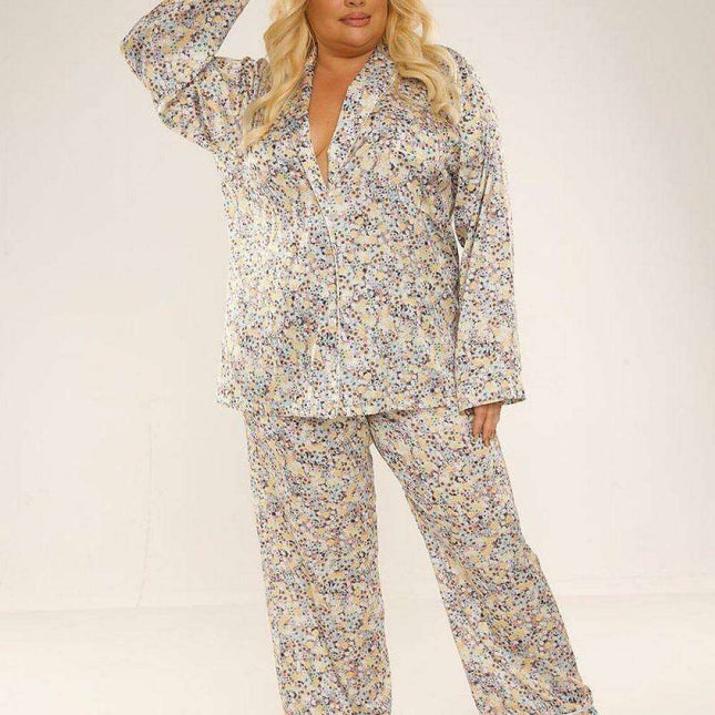 Chic Satin Lounge Set for Women with Stylish Collar and Modern Print