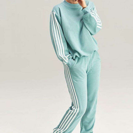 Cozy Striped Tracksuit Set with Coordinating Sweatshirt and Pants