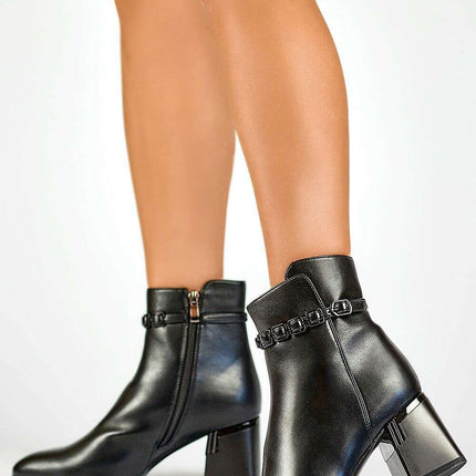 Heel boots model 200261