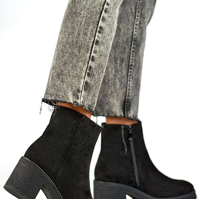 Heel boots model 200275