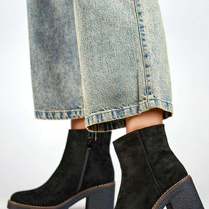 Heel boots model 200282