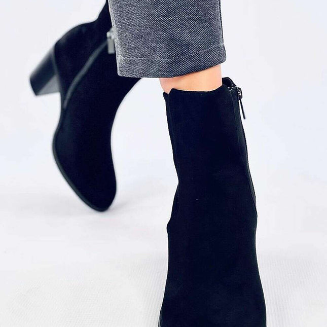 Heel boots model 200618