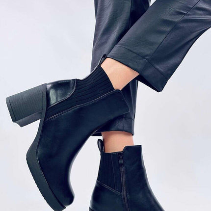 Heel boots model 200637