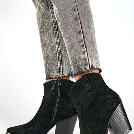 Heel boots model 200877