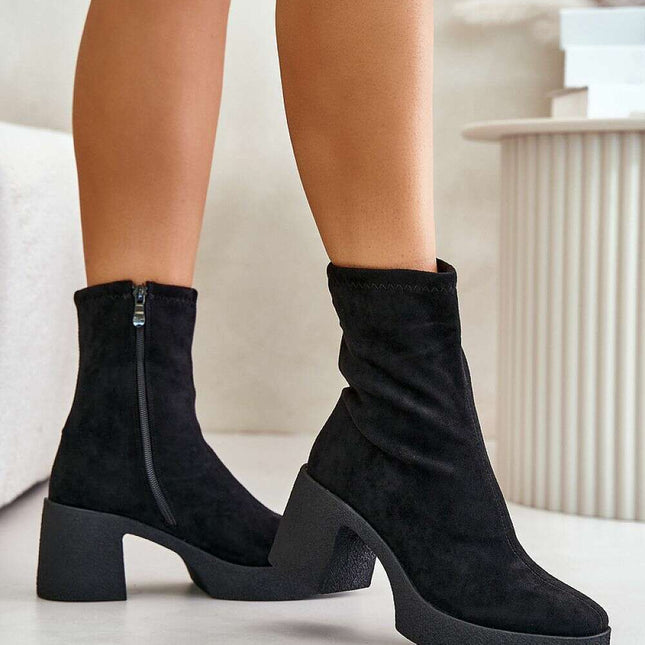 Heel boots model 201528