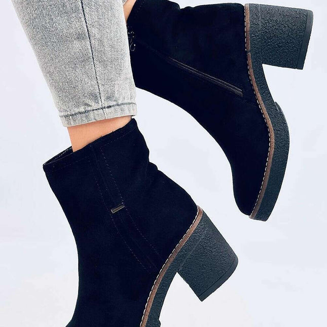 Heel boots model 202337