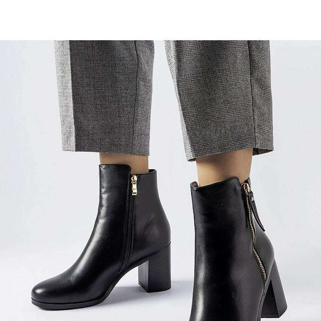 Heel boots model 205097