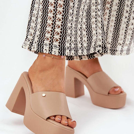 Flip-flops model 209943