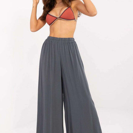 Women trousers model 210675