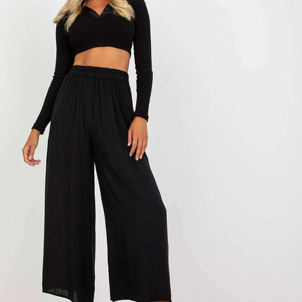 Women trousers model 210675