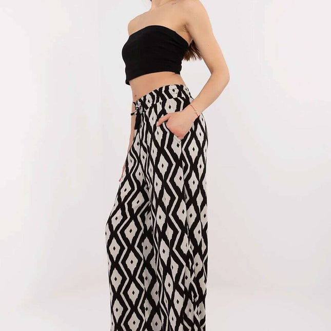 Women trousers model 212664