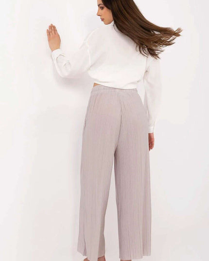 Women trousers model 212668