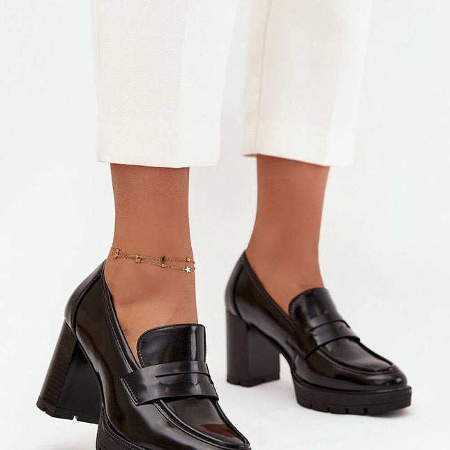 Heeled low shoes model 217690