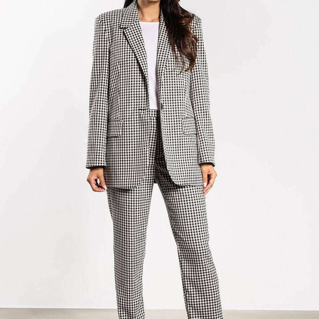 Women trousers model 218973