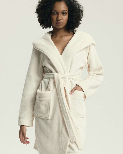 Hooded Women’s Fleece Bathrobe – Plush Softness & Pockets