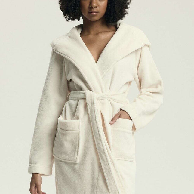 Hooded Women’s Fleece Bathrobe – Plush Softness & Pockets