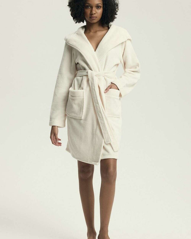 Hooded Women’s Fleece Bathrobe – Plush Softness & Pockets
