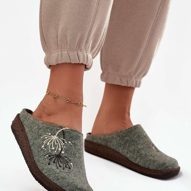 Slippers model 220064