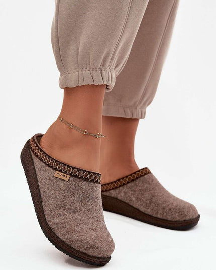 Slippers model 220066