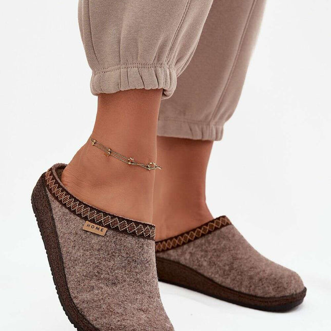 Slippers model 220066