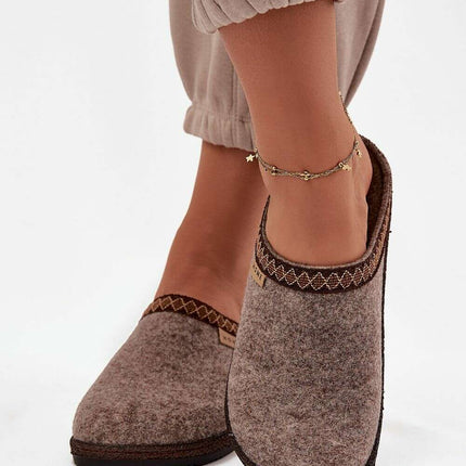 Slippers model 220066