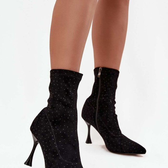 Heel boots model 220204